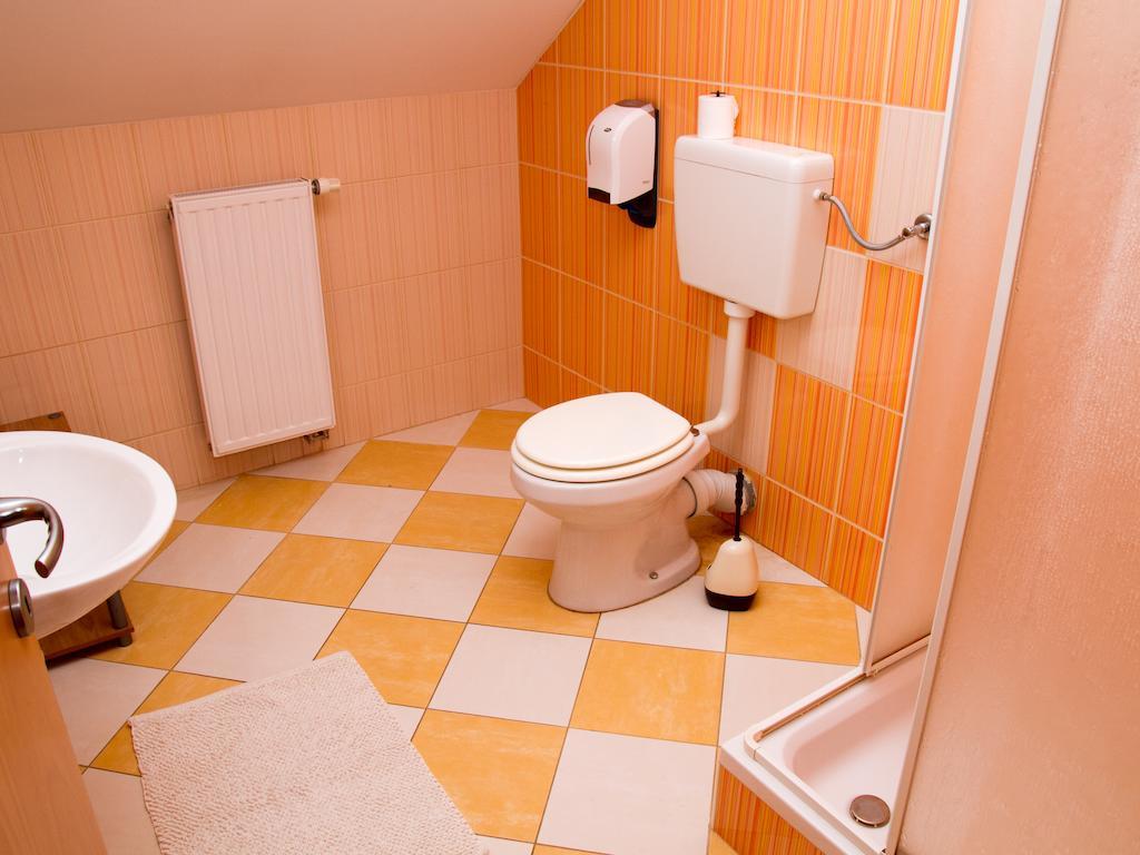 Guest House Pri Treh Lipah Ptuj Oda fotoğraf