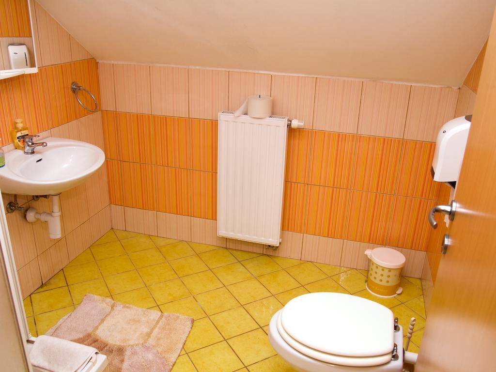 Guest House Pri Treh Lipah Ptuj Oda fotoğraf